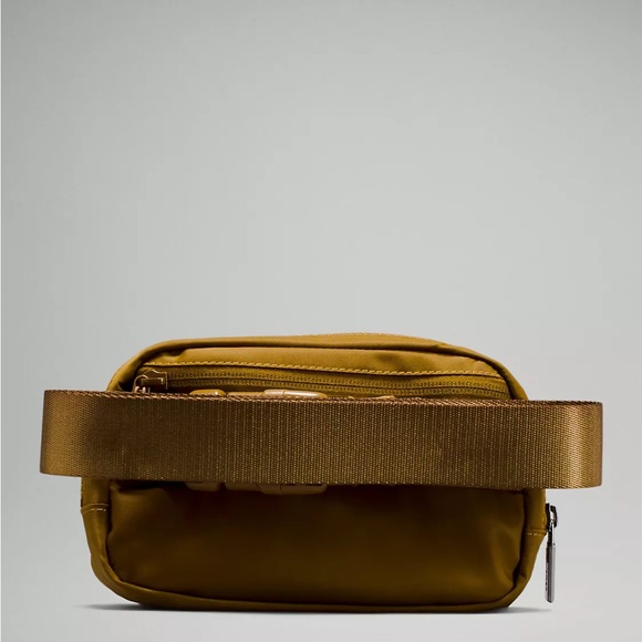 Lululemon everywhere belt bag - Picture 4 of 7